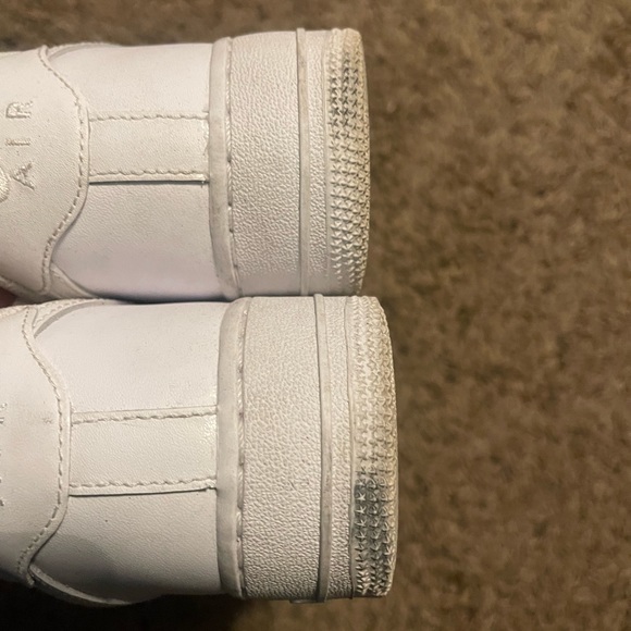 AF1 barely worn, slight scuffing on bottom! Feel free to make an offer!! - Picture 6 of 6